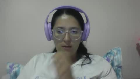 Snapshot of sweetyypeach chatting on 02.11.25 sweetyypeach online show from 02.11.25