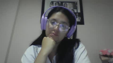 Snapshot of sweetyypeach chatting on 02.18.25 sweetyypeach online show from 02.18.25