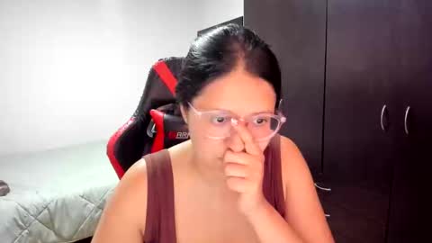 Snapshot of sweetyypeach chatting on 02.18.25 sweetyypeach online show from 02.18.25