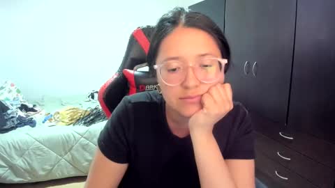 Snapshot of sweetyypeach chatting on 02.21.25 sweetyypeach online show from 02.21.25