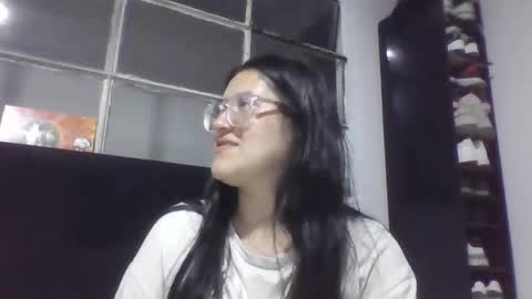 Snapshot of sweetyypeach chatting on 10.13.25 sweetyypeach online show from 10.13.25