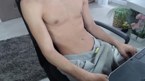 SwetLittleBoy4u online show from 09.13.25