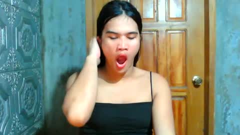 Snapshot of swettie_rhea chatting on 06.19.26 Rhea online show from 06.19.26