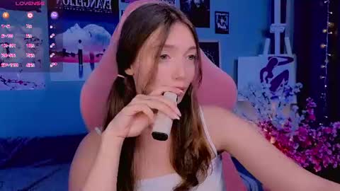 Snapshot of swettymolly chatting on 06.20.26 swettymolly online show from 06.20.26