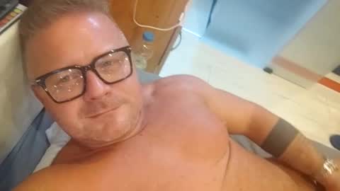 Snapshot of swingrstarr chatting on 01.28.25 Swingrstarr online show from 01.28.25