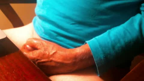 Snapshot of swizzle__stick chatting on 04.22.26 will jeffers online show from 04.22.26