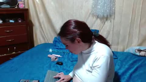 Snapshot of sydney_kane_ chatting on 12.17.24 sydney_kane_ online show from 12.17.24