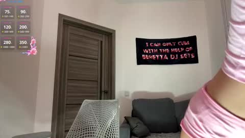 Snapshot of sydneyhackathorn chatting on 03.03.26 Mona online show from 03.03.26