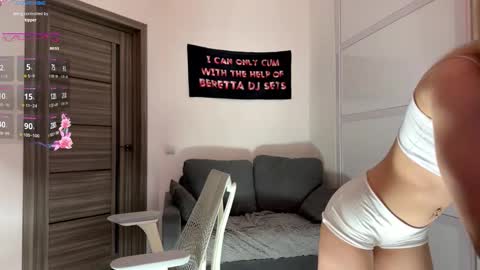 Snapshot of sydneyhackathorn chatting on 03.04.26 Mona online show from 03.04.26