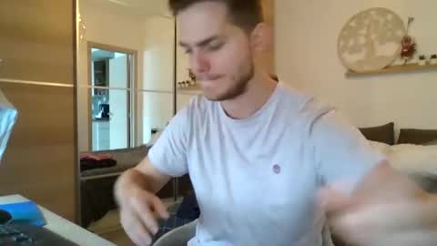 Snapshot of syl092 chatting on 10.08.25 syl092 online show from 10.08.25