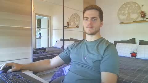 Snapshot of syl092 chatting on 10.30.25 syl092 online show from 10.30.25