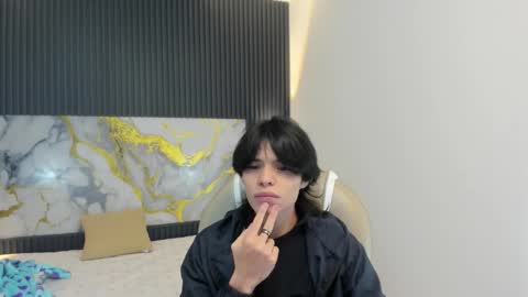 Snapshot of sylasfrost chatting on 11.22.25 sylasfrost online show from 11.22.25