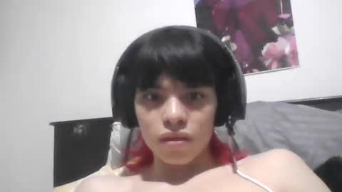 Snapshot of sylasfrost chatting on 12.15.25 sylasfrost online show from 12.15.25