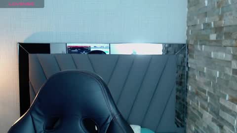 Snapshot of sylvana_rey chatting on 10.08.25 S Y L V A N A  online show from 10.08.25