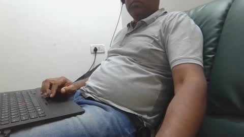 Snapshot of symond_jns chatting on 10.29.25 symond_jns online show from 10.29.25