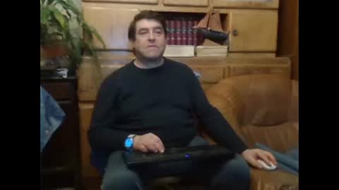 Snapshot of sympa_trique chatting on 12.15.24 sympa_trique online show from 12.15.24