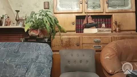 Snapshot of sympa_trique chatting on 10.28.25 sympa_trique online show from 10.28.25