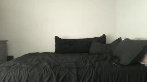 Snapshot of synn_knight chatting on 10.16.25 Synn Knight online show from 10.16.25