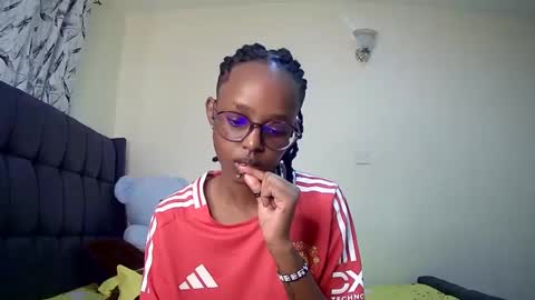 Snapshot of t_okyo chatting on 01.07.25 TOKYO online show from 01.07.25