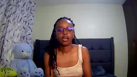 Snapshot of t_okyo chatting on 02.06.25 TOKYO online show from 02.06.25