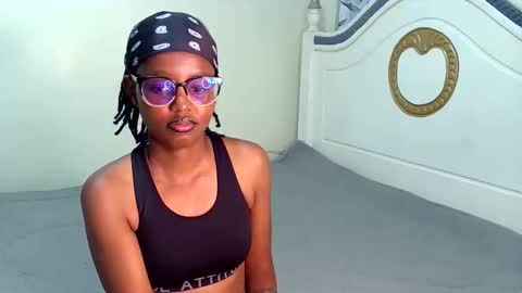 Snapshot of t_okyo chatting on 09.08.25 TOKYO online show from 09.08.25