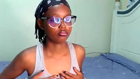 Snapshot of t_okyo chatting on 09.13.25 TOKYO online show from 09.13.25