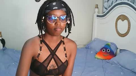 Snapshot of t_okyo chatting on 11.19.25 TOKYO online show from 11.19.25