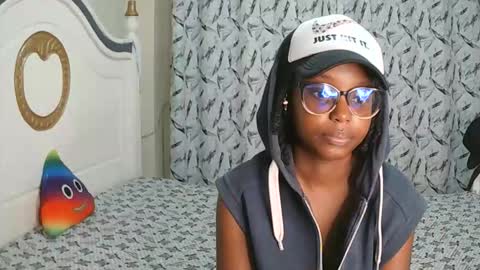 Snapshot of t_okyo chatting on 01.10.26 TOKYO online show from 01.10.26