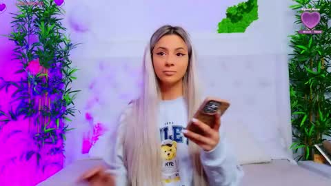 Snapshot of taahiraarabian chatting on 10.17.25 Arianna online show from 10.17.25