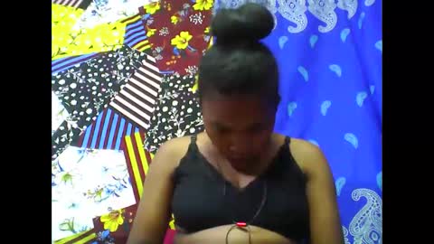 Snapshot of tahiriniah chatting on 11.02.25 tahiriniah online show from 11.02.25