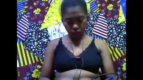 Snapshot of tahiriniah chatting on 11.10.25 tahiriniah online show from 11.10.25