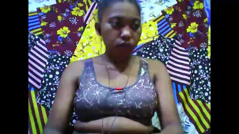 Snapshot of tahiriniah chatting on 11.22.25 tahiriniah online show from 11.22.25
