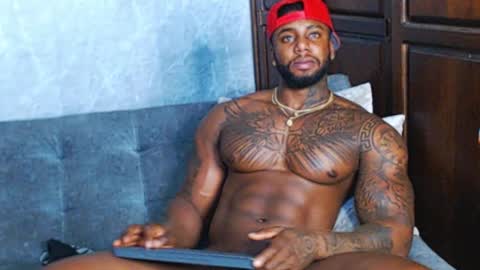 Tairon Tucke online show from 12.26.24