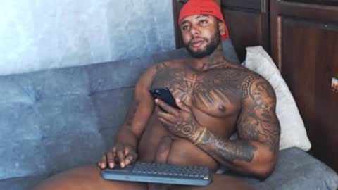 Tairon Tucke online show from 01.30.25