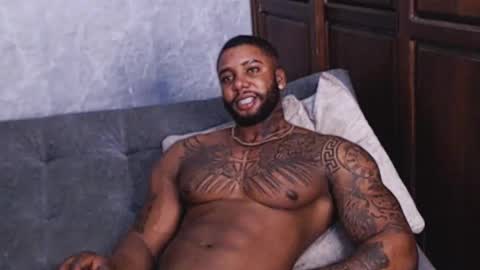 Tairon Tucke online show from 02.01.25