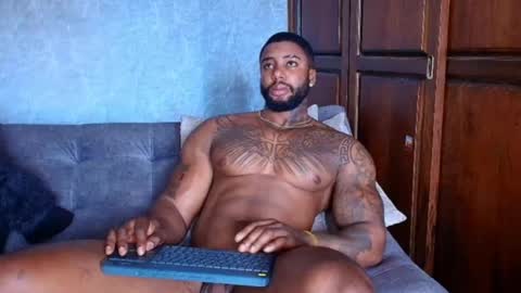 Tairon Tucke online show from 02.12.25