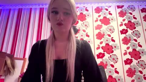 Mia online show from 02.15.26