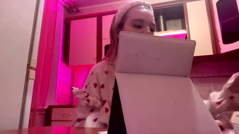 Mia online show from 02.25.26