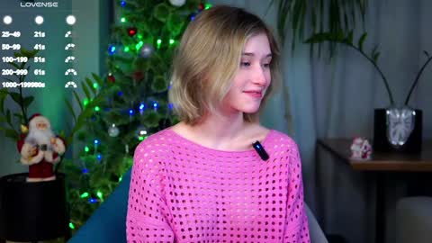 Snapshot of taitehambelton chatting on 12.21.24 Mia online show from 12.21.24