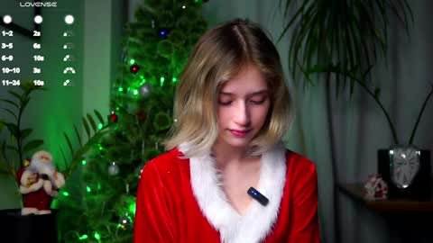 Snapshot of taitehambelton chatting on 12.25.24 Mia online show from 12.25.24