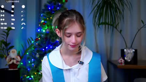 Snapshot of taitehambelton chatting on 12.26.24 Mia online show from 12.26.24