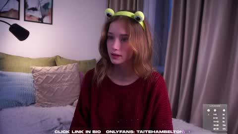 Snapshot of taitehambelton chatting on 11.12.25 Mia online show from 11.12.25