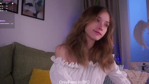 Snapshot of taitehambelton chatting on 12.15.25 Mia online show from 12.15.25