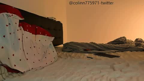 Snapshot of talkinghead7 chatting on 05.11.26 Colin online show from 05.11.26