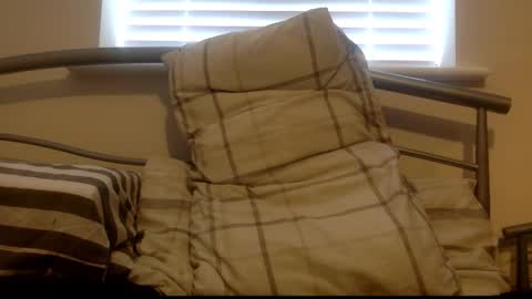 Snapshot of tallandbigboi chatting on 10.28.25 tallandlbigboi online show from 10.28.25