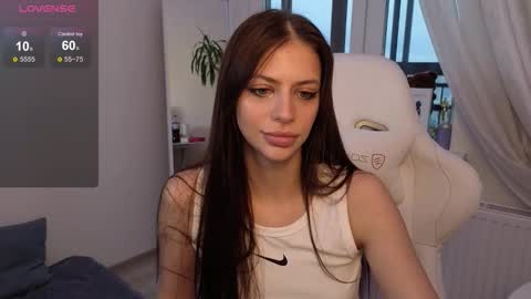 Snapshot of tamagotchi_san chatting on 11.24.25 Daria Promisess online show from 11.24.25