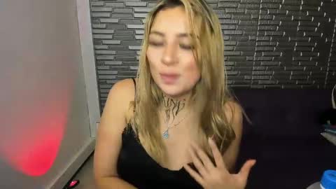Snapshot of tamara_velezz chatting on 05.12.26 Tamara online show from 05.12.26