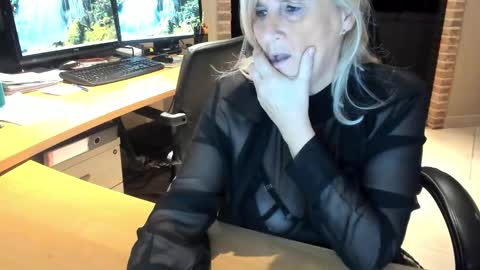 Snapshot of tammy4camfun chatting on 12.11.24 Tammy online show from 12.11.24