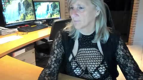 Snapshot of tammy4camfun chatting on 12.29.24 Tammy online show from 12.29.24