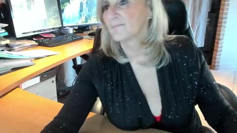 Snapshot of tammy4camfun chatting on 01.10.25 Tammy online show from 01.10.25